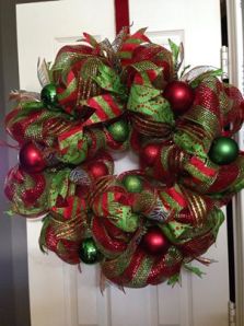 (Inspiration: This beautiful wreath was found on the Beg Barter Katy site on Facebook!, but was used as our model for the basic wreath we will be making.)